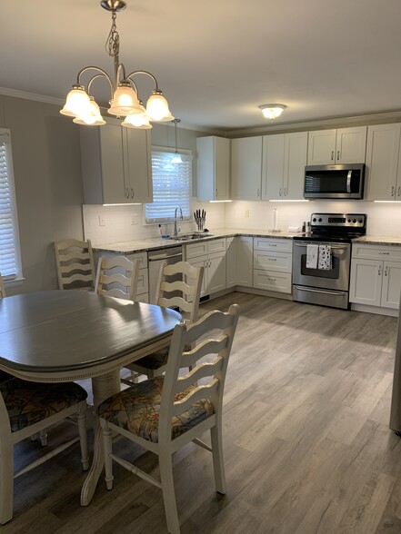 Beautifully updated kitchen - 702 N Lee St