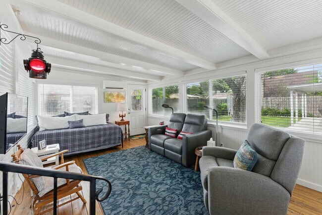 Building Photo - 175 Fredericksburg Rd