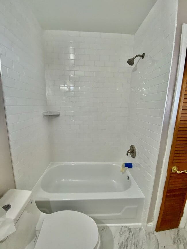 Building Photo - SWEET 2 BR / 1.5 BA HOUSE in South Philly w/ NEW KITCHEN & BATHS-Washer/Dryer & Yard!