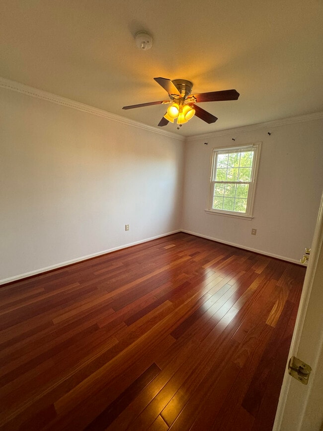 Building Photo - 8015 Merry Oaks Ln