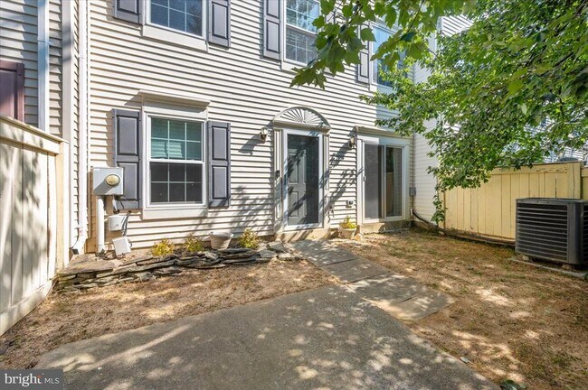 Building Photo - 161 Heathfield Dr