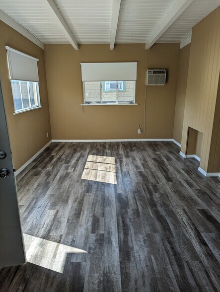 Building Photo - 1504 4th Ave