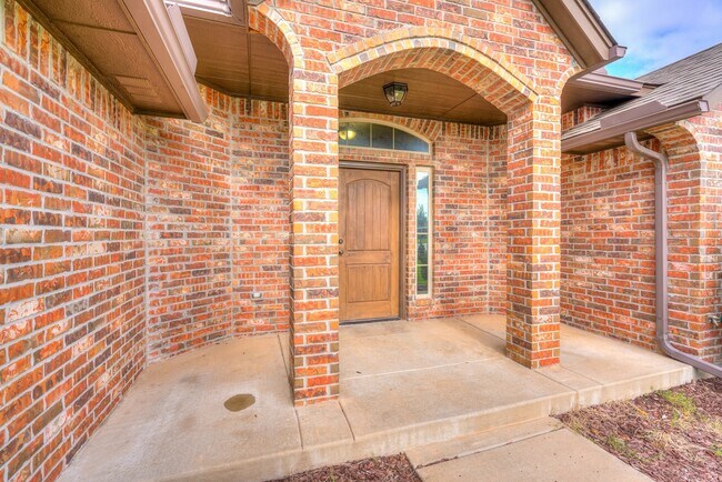 Building Photo - AVAILABLE THE END OF APRIL! 3 OR 4 BDRM, 2 BATHRM, 2 CAR & STORM SHELTER