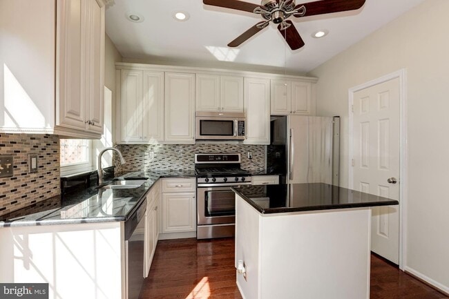 Building Photo - 7238 Stover Ct