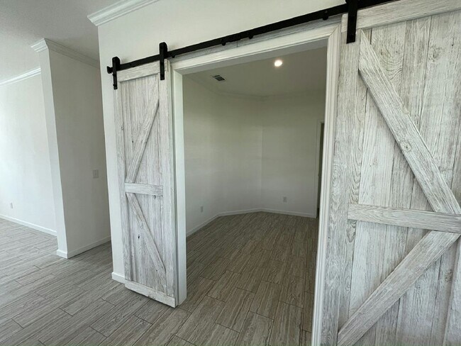 Building Photo - 34866 Silver King Dr