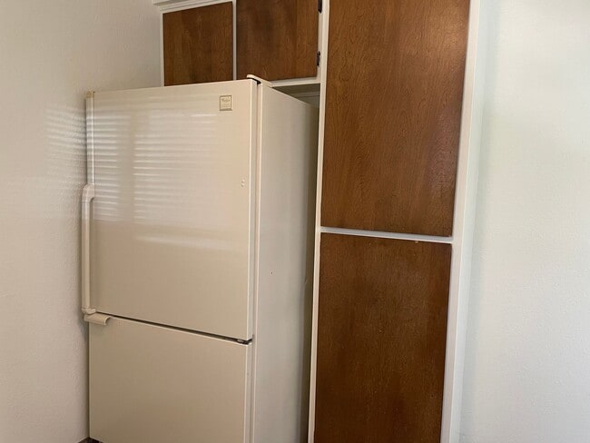 Building Photo - Newly Updated 3 Bedroom 2 Bath Home