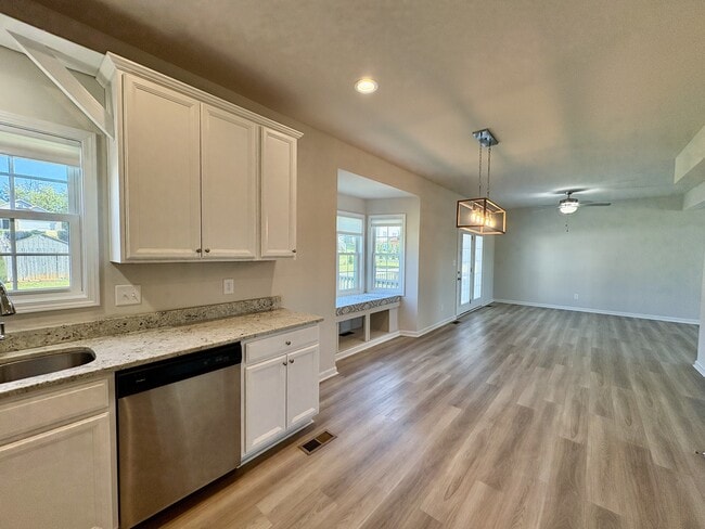 Building Photo - 189 Traverse Dr