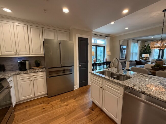 Building Photo - Newly Renovated Condo in the Heart of Downtown