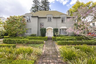 Building Photo - Stately Two Story Home w/ Serene Backyard in Crescent Park