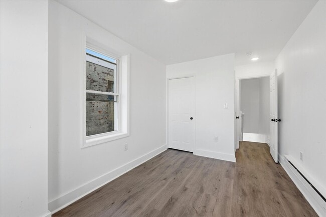 Building Photo - 2BR/3BA House | Central AC | Fast Approval