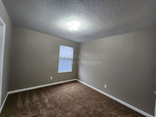 Building Photo - 5886 Ravensway Dr