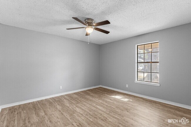 Building Photo - 216 Dirks Dr