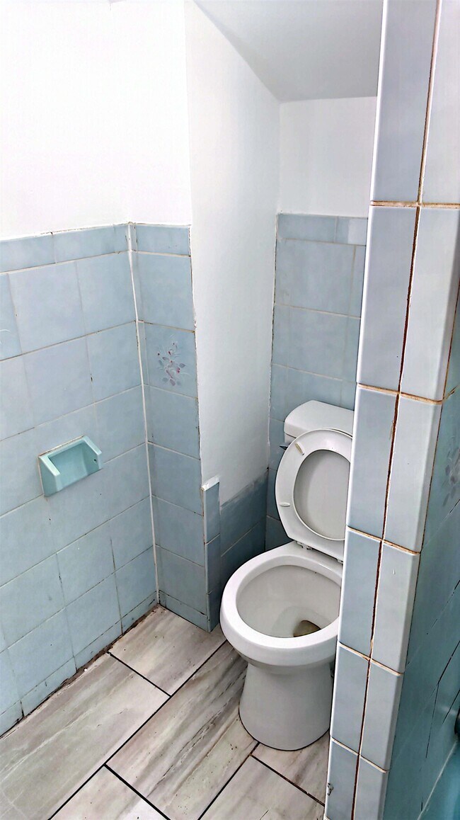 Building Photo - 9 W 15th St