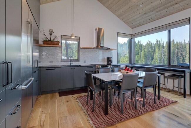 Building Photo - 17 Lakewood Dr