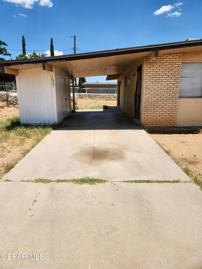 Building Photo - 10331 Blythe Dr