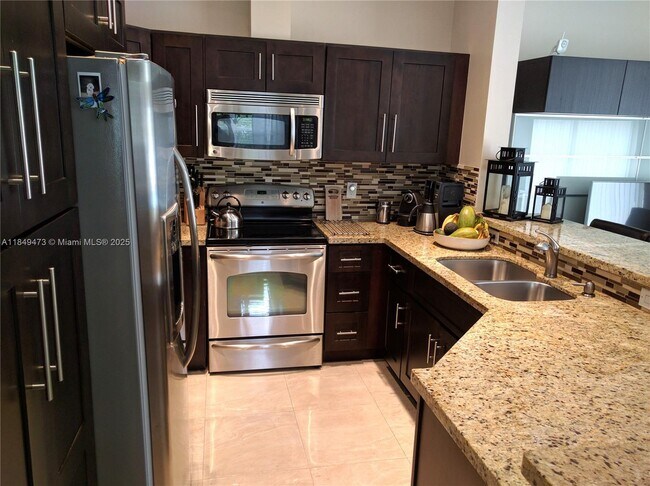 Building Photo - 1100 Chinaberry Dr