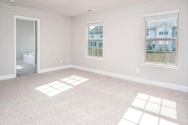 Building Photo - 1910 Pennypacker Ln