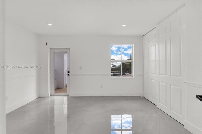 Building Photo - 15699 SW 54th Ct