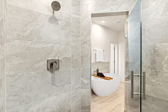 Building Photo - 1042 Homer St