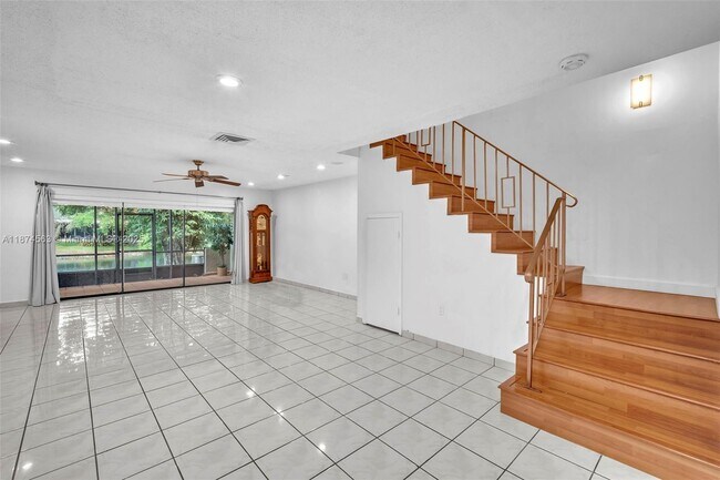 Building Photo - 3825 Estepona Ave