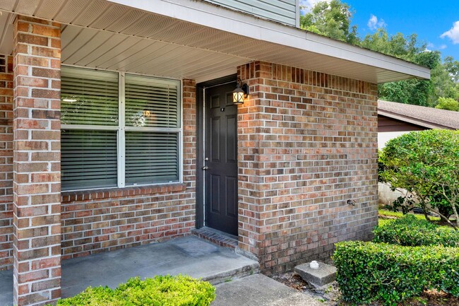 Building Photo - ***Cozy 2 Bedroom Apartment in Whispering ...