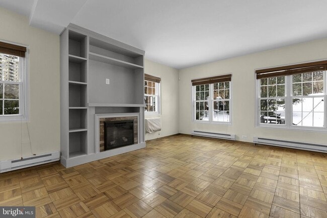 Building Photo - 1400 Martha Custis Dr