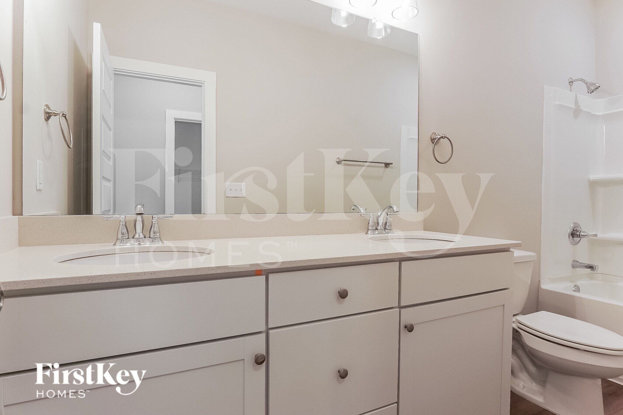 Building Photo - 350 S Pine Dr