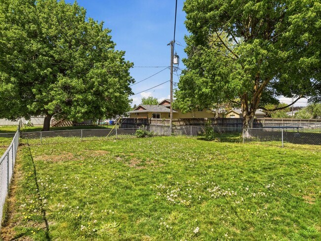 Building Photo - 2705 N Robie Ct
