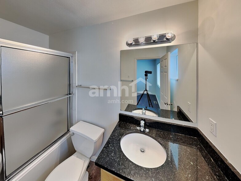 Building Photo - 1666 W 9685 S