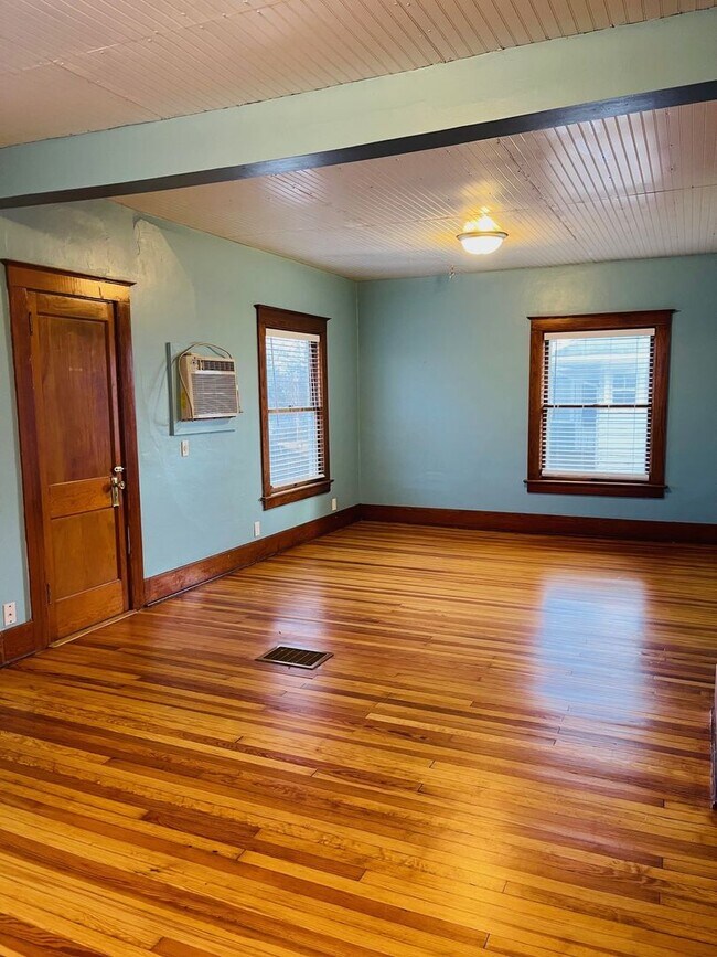 Building Photo - Historic Home in Wonderful Community!