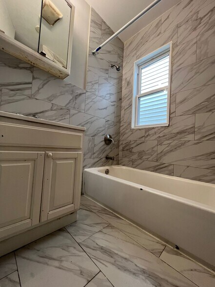 Unit 2 - 690 S 18th St