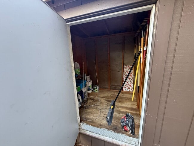 Building Photo - SPACIOUS 3 BEDROOM CONDO IN THE MEADOWS HOA – TERRA LINDA