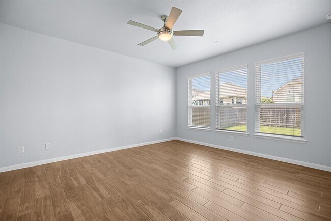 Building Photo - 133 Camella St
