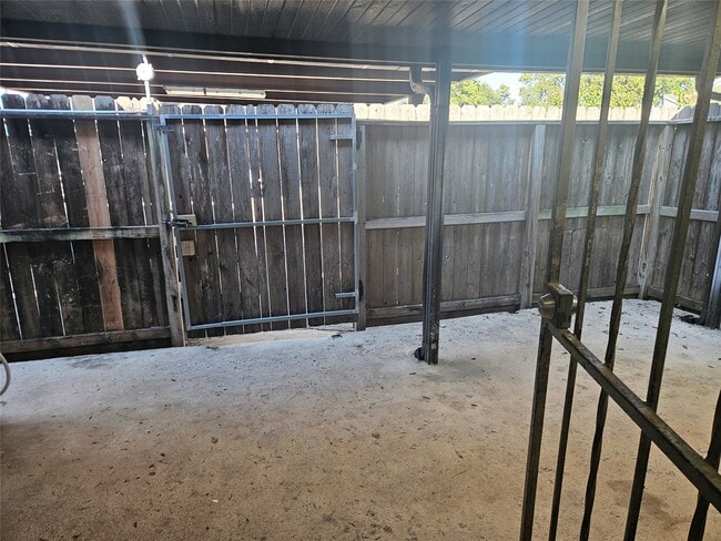 Building Photo - 5853 Village Forest Ct