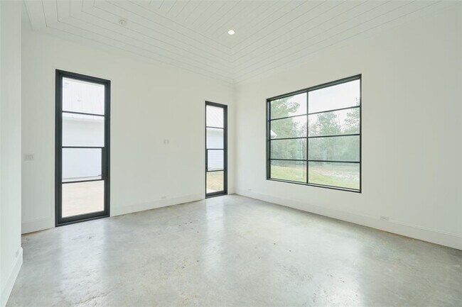 Building Photo - 9879 Stubbs Rd