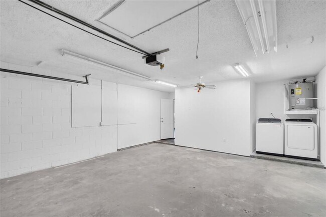 Building Photo - 12392 Cumberland Dr