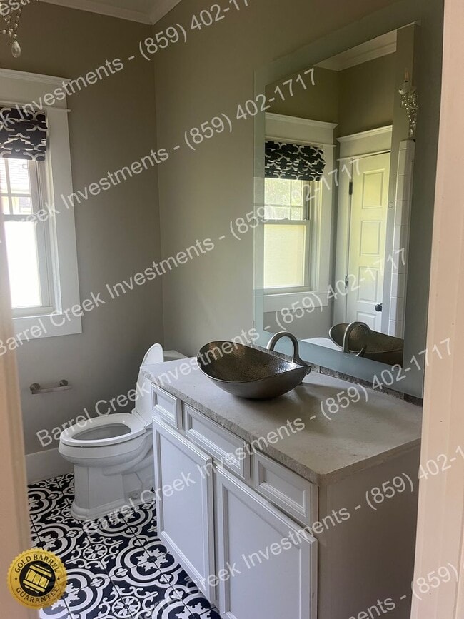 Building Photo - 2-Bed 1-Bath House