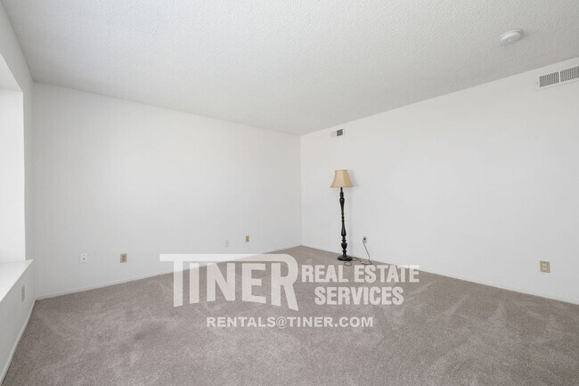 Building Photo - 4935 Kurz Cir