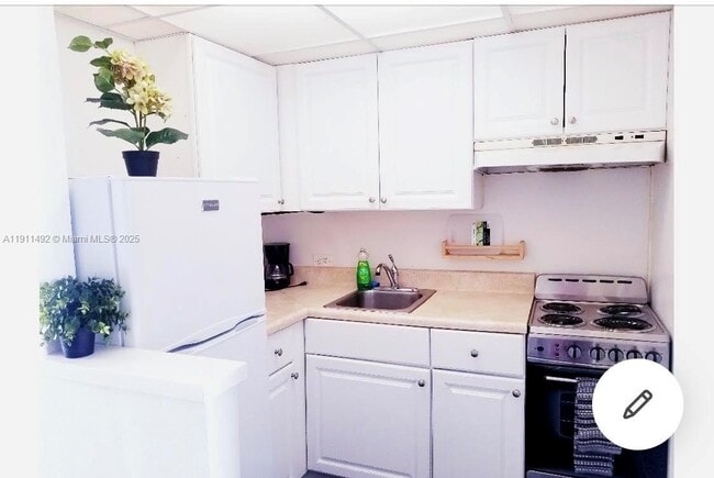 Building Photo - 7904 West Dr