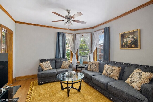 Building Photo - 2959 N Springfield Ave