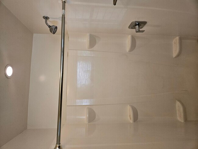 Building Photo - 802 W Turney Ave