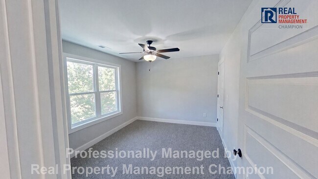 Building Photo - Spacious 3 BD/2.5 BA + Bonus Room | Community Boat Ramp & Dock Access