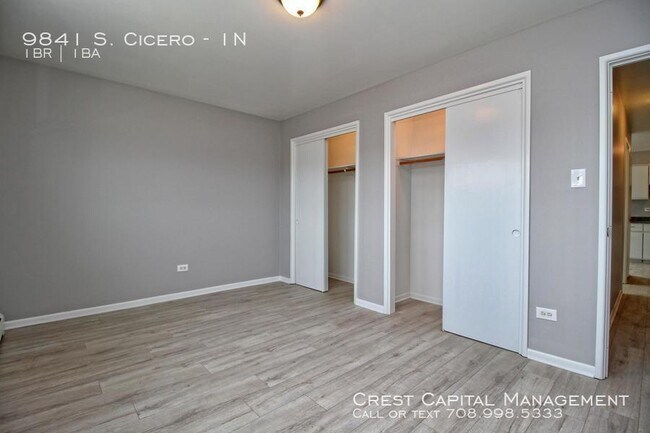 Building Photo - 9845 S . Cicero