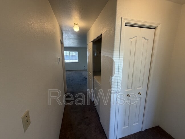 Building Photo - 2145 NW Heidi Ln