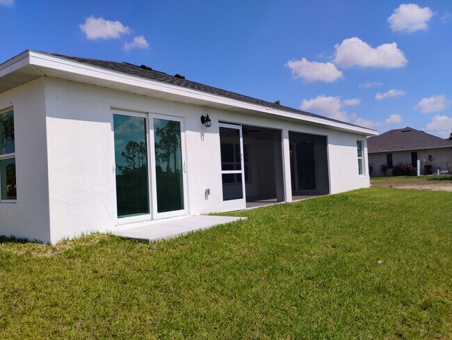 Building Photo - 2700 NW 26th Terrace