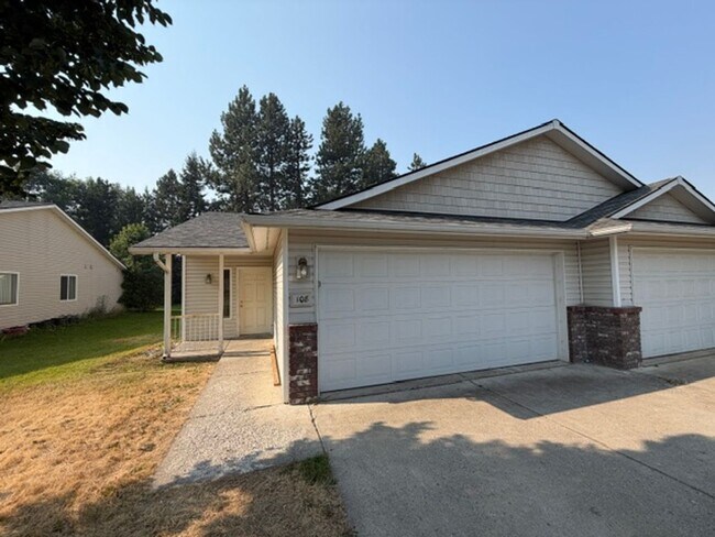 Building Photo - 104-108 E Jadynn Ct