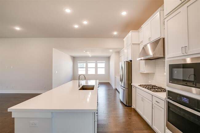 Building Photo - 2900 Miletto Dr