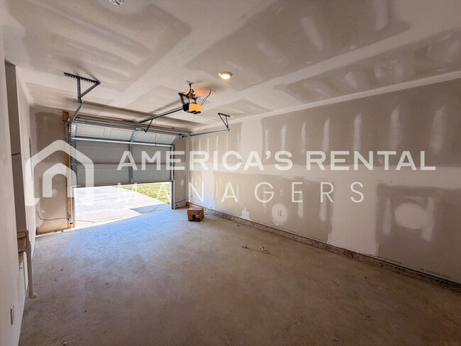 Building Photo - Brand New Living at Driftwood Townhomes!