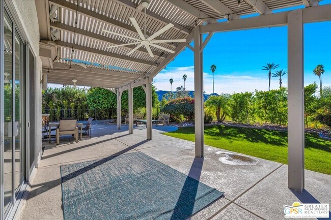 Building Photo - 605 E Sierra Way