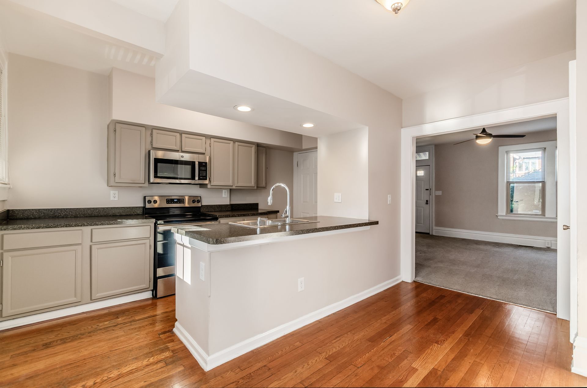 Building Photo - 526 S Drexel Ave